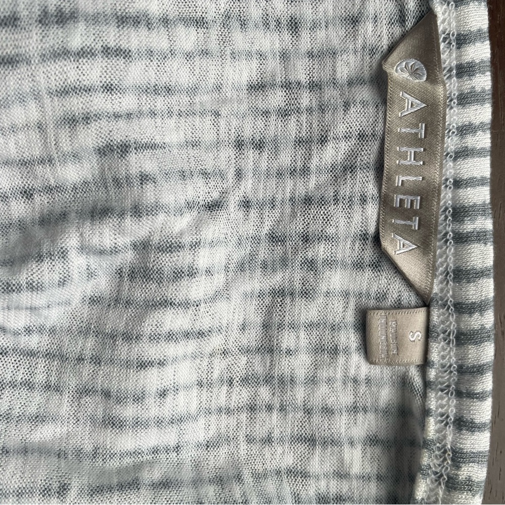 Athleta woman’s top in SZ S in gently used condition - Picture 2 of 4